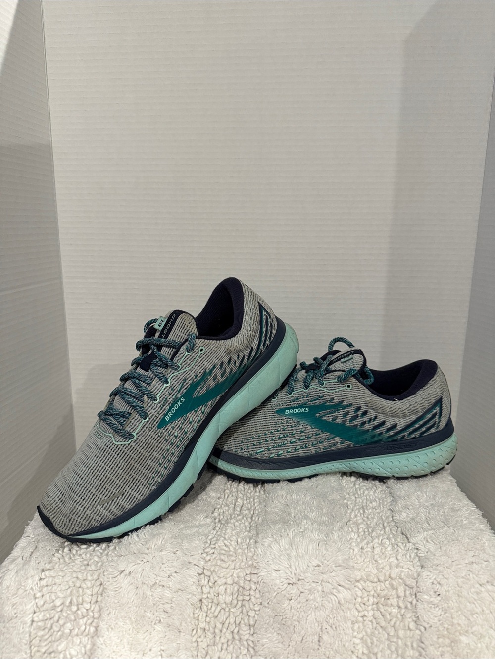 Brooks Women's Gray and Teal Athletic Running Shoes